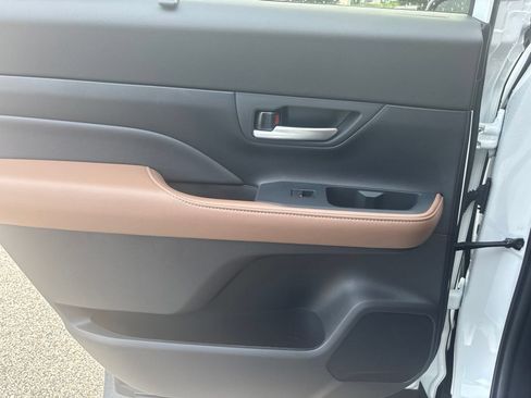 Used 2025 Toyota Grand Highlander AWD Hybrid image 26