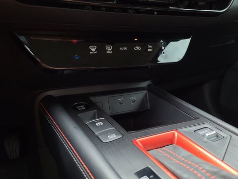 Certified 2025 Nissan Kicks SR FWD image 23
