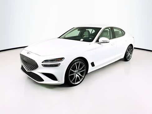 Used 2023 Genesis G70 2.0T image 3
