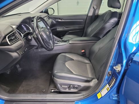 Used 2020 Toyota Camry SE FWD image 12
