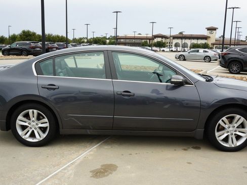 Used 2011 Nissan Altima 3.5 SR w/ 3.5SR Premium Pkg FWD image 4