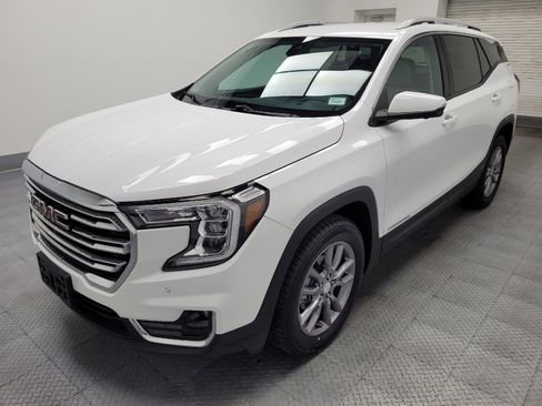 Used 2023 GMC Terrain SLT w/ Tech Package AWD/4WD image 2