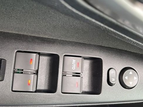 Used 2013 MAZDA MAZDA3 i SV image 20