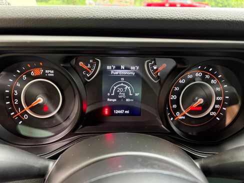 Used 2025 Jeep Wrangler Sport AWD/4WD image 10