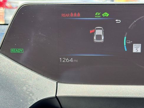 Used 2026 Toyota Prius Plug-In Hybrid FWD image 16