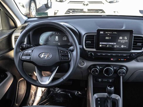 Used 2025 Hyundai Venue SEL image 20