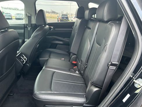 Used 2024 Kia Sorento S image 24