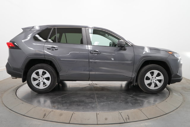 Used 2022 Toyota RAV4 LE AWD/4WD image 8