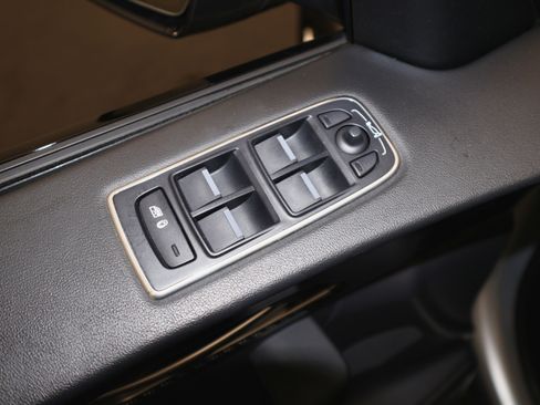 Used 2020 Jaguar F-PACE SVR image 27