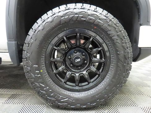 Used 2023 GMC Sierra 1500 AT4 w/ Technology Package AWD/4WD image 12