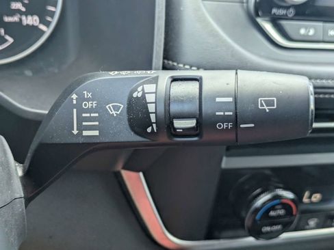 Used 2025 Nissan Rogue SV AWD/4WD image 29