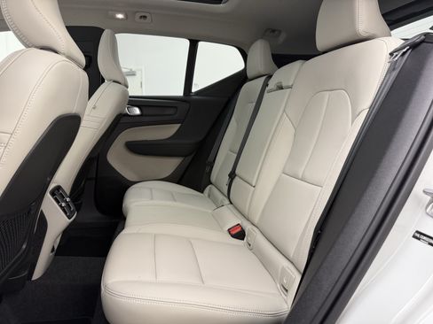Used 2025 Volvo XC40 B5 Ultra AWD/4WD image 27