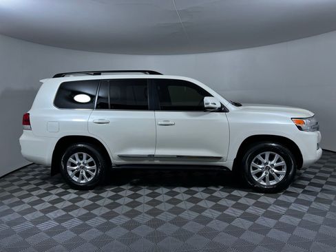 Used 2018 Toyota Land Cruiser w/ Four Season Floor Mat Package AWD/4WD image 4