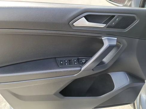 Used 2021 Volkswagen Tiguan SE w/ Panoramic Sunroof Package AWD/4WD image 13