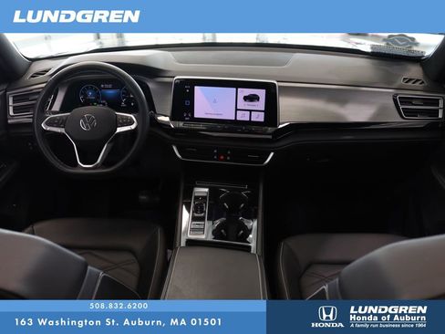 Used 2024 Volkswagen Atlas Cross Sport SE AWD/4WD image 17