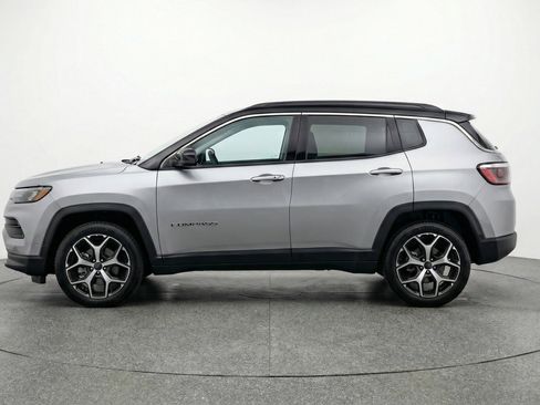 Used 2025 Jeep Compass Limited AWD/4WD image 5