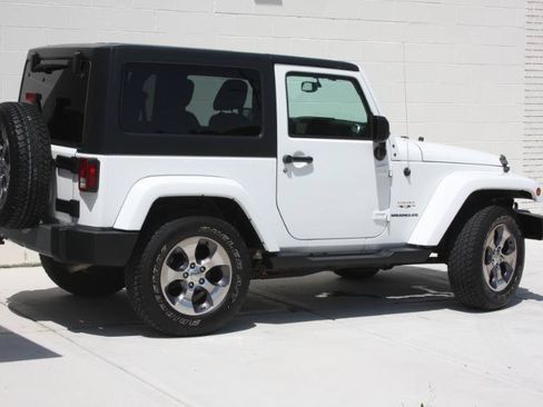 Used 2016 Jeep Wrangler Sahara w/ Dual Top Group AWD/4WD image 10