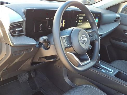 Certified 2025 Nissan Kicks SV image 12
