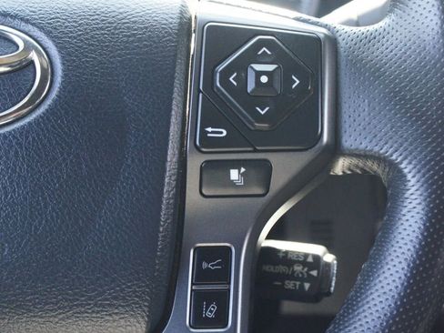 Used 2019 Toyota Tacoma TRD Sport image 11