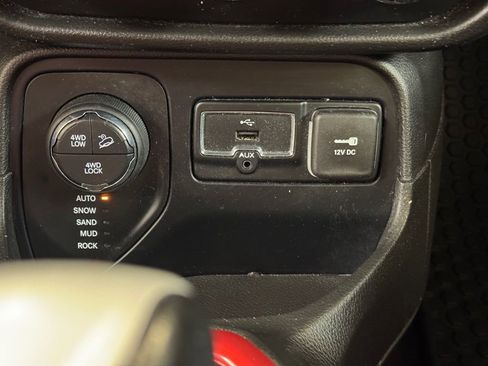 Used 2016 Jeep Renegade Trailhawk image 34