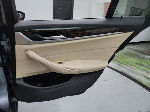 Used 2019 BMW 530i w/ Convenience Package image 30