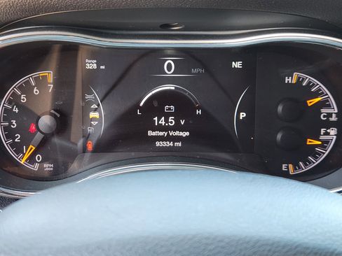 Used 2020 Jeep Grand Cherokee Laredo w/ Laredo X Package RWD image 10