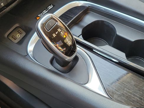 Used 2019 Buick Enclave Avenir w/ Avenir Technology Package image 25