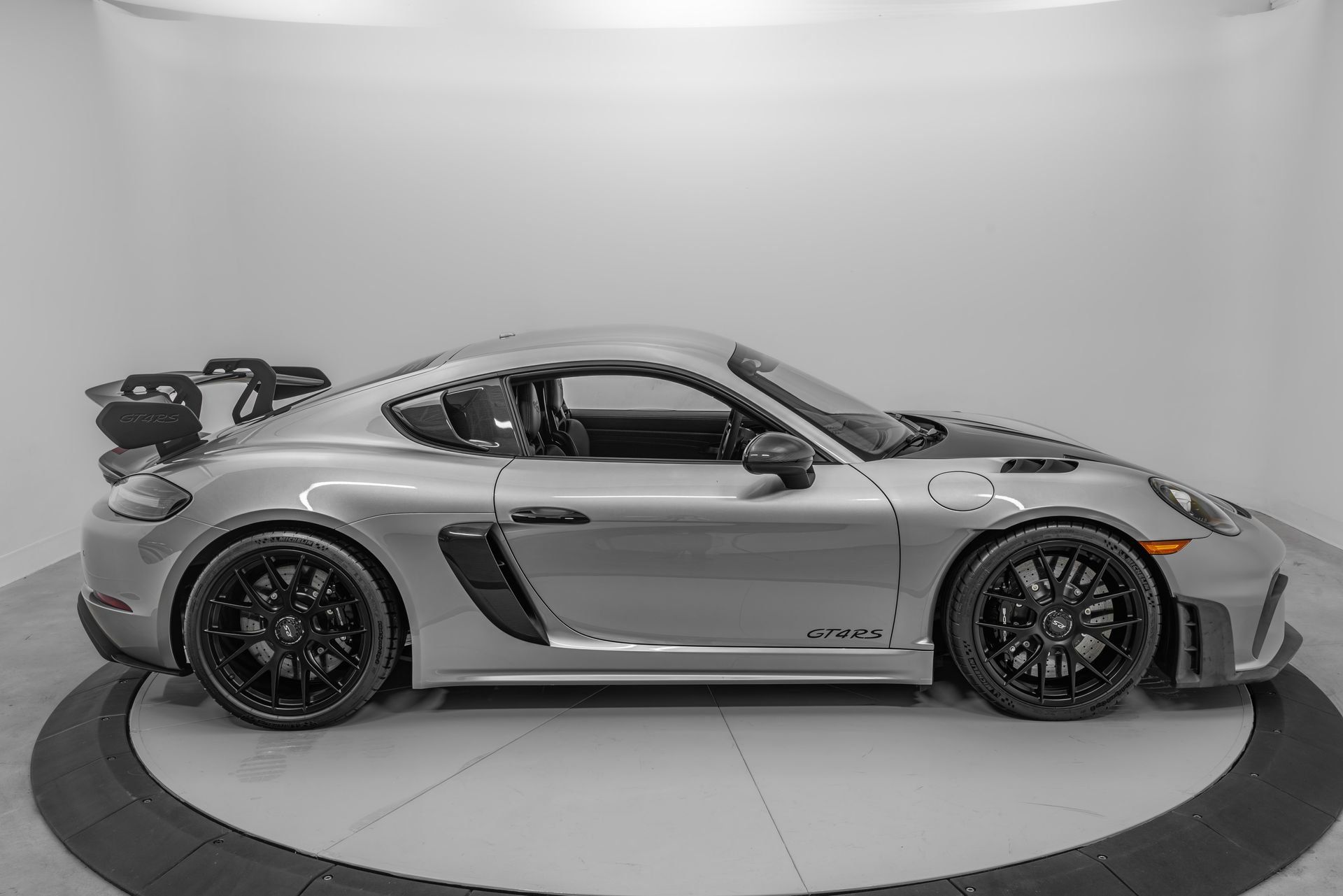 Used 2023 Porsche 718 Cayman GT4 RS RWD image 10