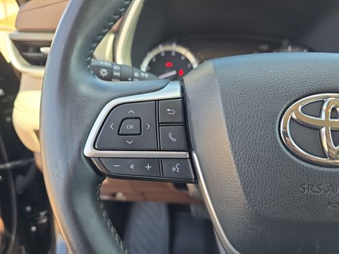 Used 2022 Toyota Highlander XLE image 18