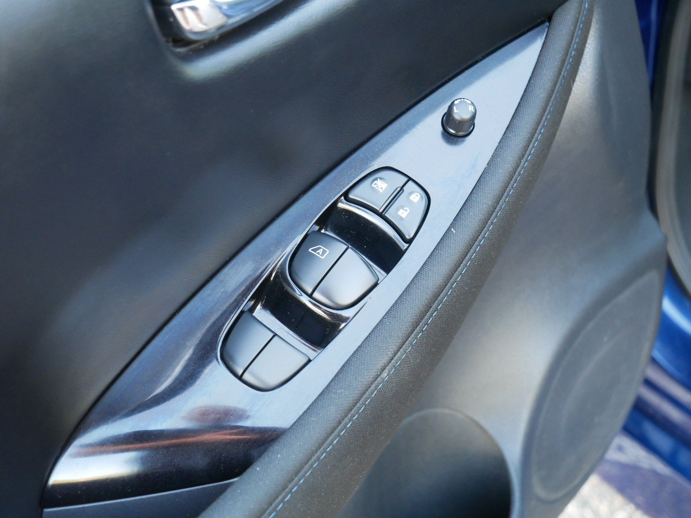 Certified 2025 Nissan Leaf SV Plus FWD image 19