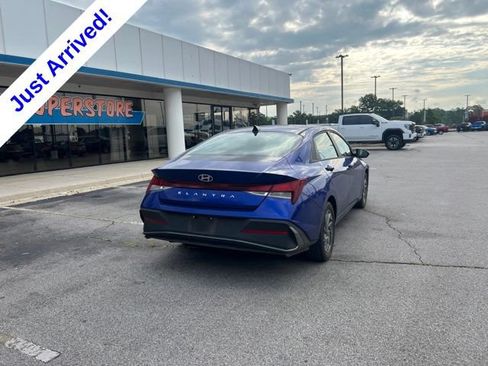 Used 2024 Hyundai Elantra SEL FWD image 5