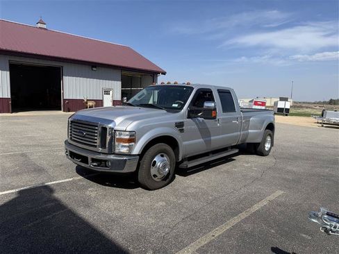 Used 2010 Ford F350 Lariat RWD image 4