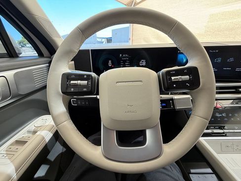 Used 2025 Hyundai Santa Fe SEL FWD image 18
