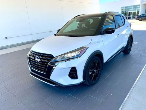 Used 2024 Nissan Kicks SR image 1