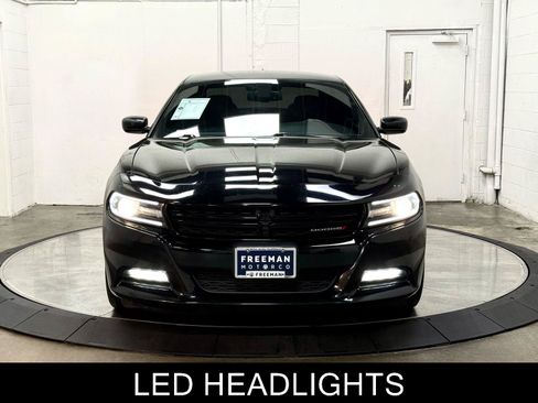 Used 2015 Dodge Charger SXT RWD image 3
