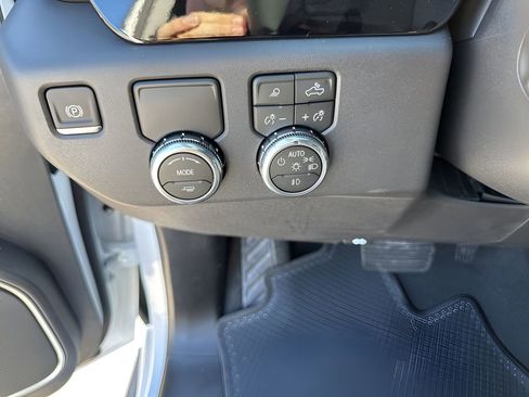 New 2026 GMC Sierra 1500 SLT image 28