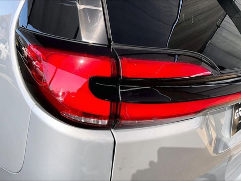 Used 2024 Chrysler Pacifica Touring-L image 28