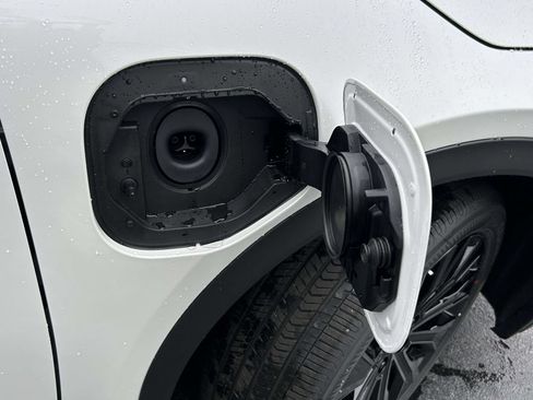 New 2026 Toyota C-HR AWD/4WD image 9