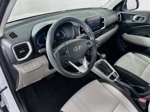 Used 2024 Hyundai Venue SEL FWD image 9