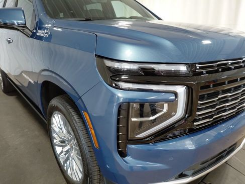 Certified 2026 Chevrolet Suburban High Country AWD/4WD image 14