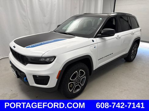 Used 2023 Jeep Grand Cherokee Trailhawk w/ Luxury Tech Group III AWD/4WD image 5