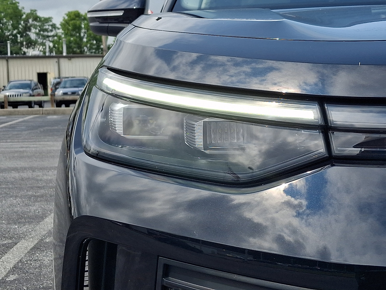 Used 2025 Volkswagen Tiguan SE AWD/4WD image 10