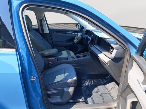 New 2025 Volkswagen Tiguan SE image 18