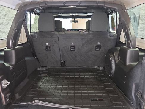 Used 2019 Jeep Wrangler Unlimited Rubicon w/ Dual Top Group AWD/4WD image 13