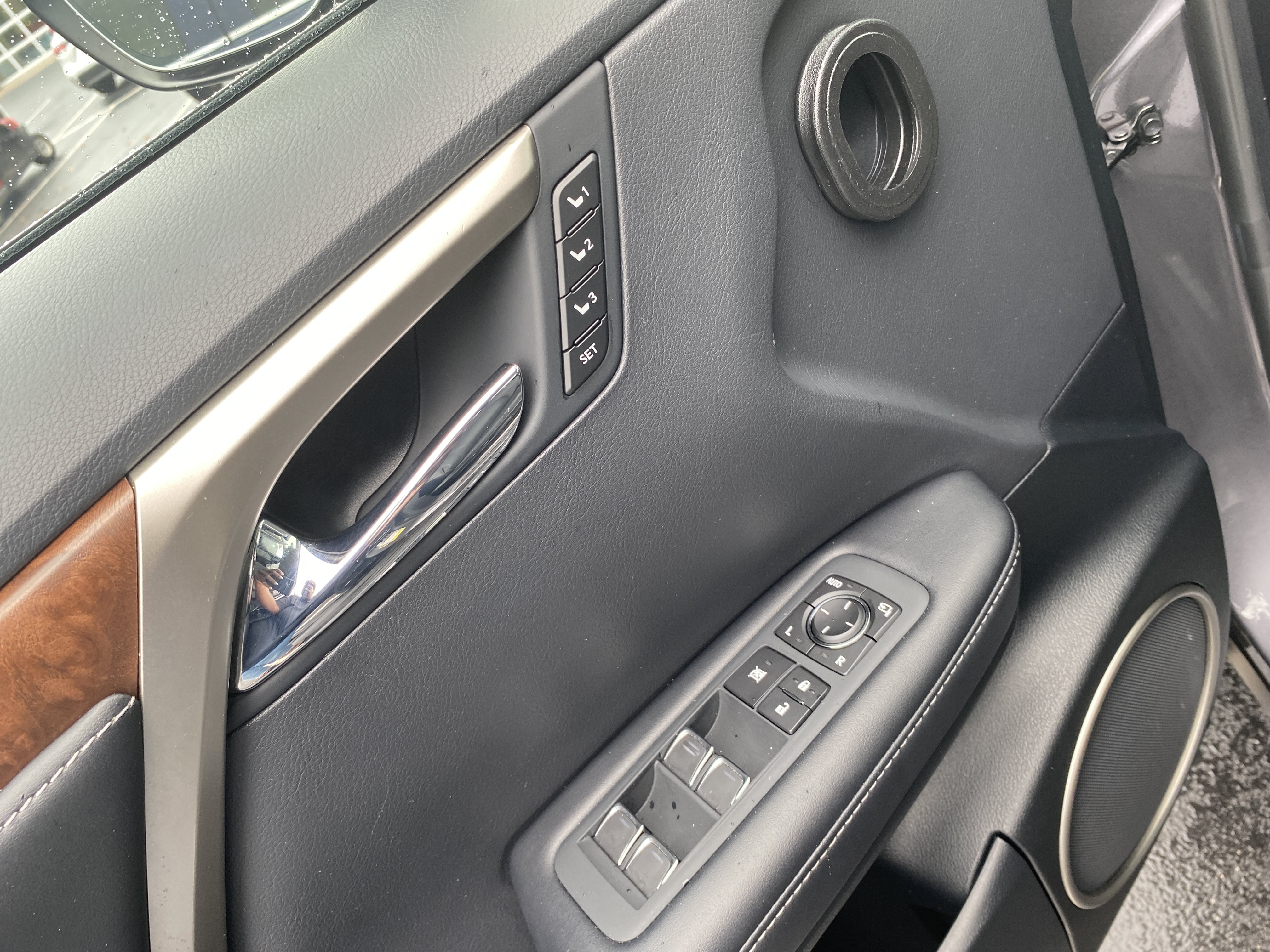Used 2022 Lexus RX 350L Premium w/ Premium Package AWD/4WD image 10