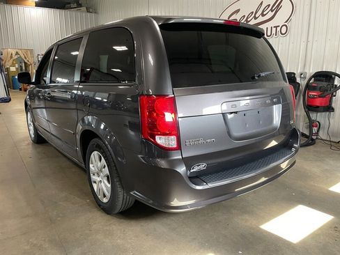 Used 2017 Dodge Grand Caravan SE w/ UConnect Hands-Free Group FWD image 3