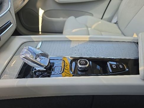 Certified 2024 Volvo XC60 B5 Ultimate AWD/4WD image 37