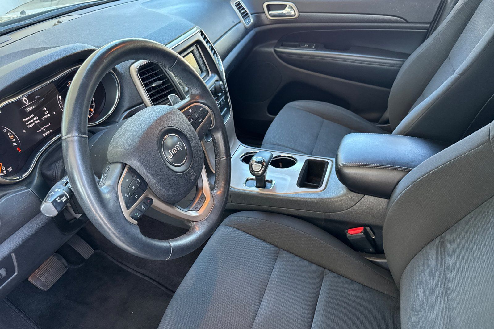 Used 2015 Jeep Grand Cherokee Laredo w/ Quick Order Package 23E AWD/4WD image 9
