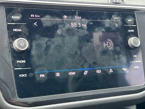 Used 2021 Volkswagen Tiguan SE w/ Panoramic Sunroof Package image 20