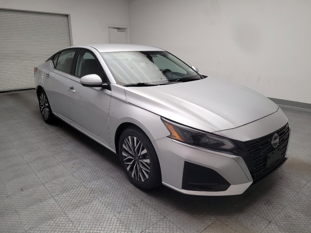Used 2023 Nissan Altima 2.5 SV FWD image 13